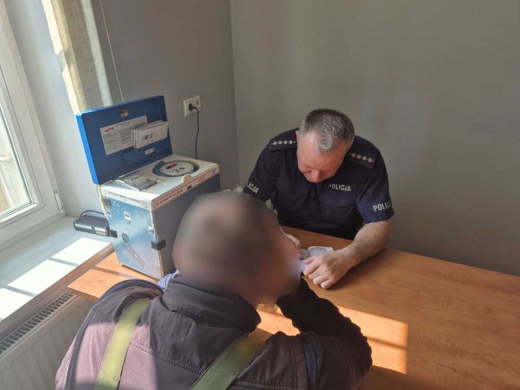 uprawa rzepaku, zniszczona uprawa, pole, pijany kierowca