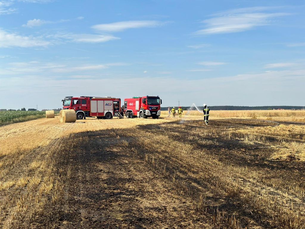 pożar, prasa rolnicza, przyczepa samozbierająca, akcja gaśnicza