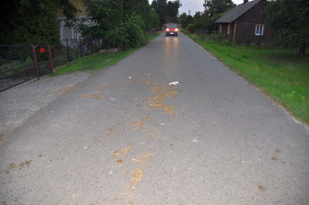 wypadek, przyczepa, upadek, ranny mężczyzna