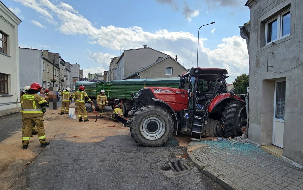zdarzenie drogowe, zderzenie, ciągnik, auto