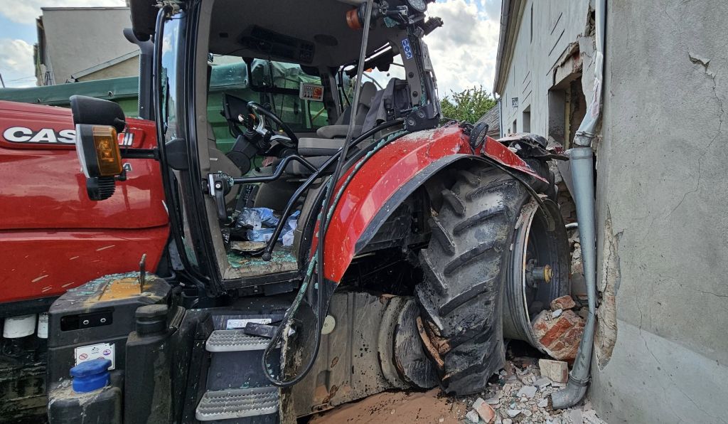 zdarzenie drogowe, zderzenie, ciągnik, auto