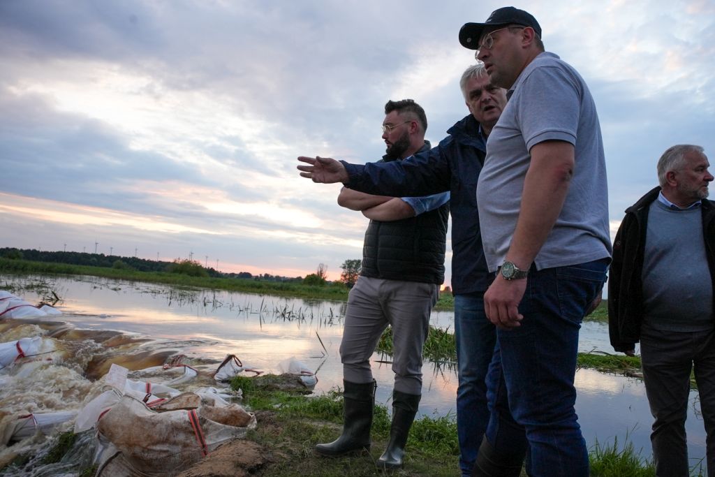 psp, minister rolnictwa, krajewski, przerwany wał, zalane pola