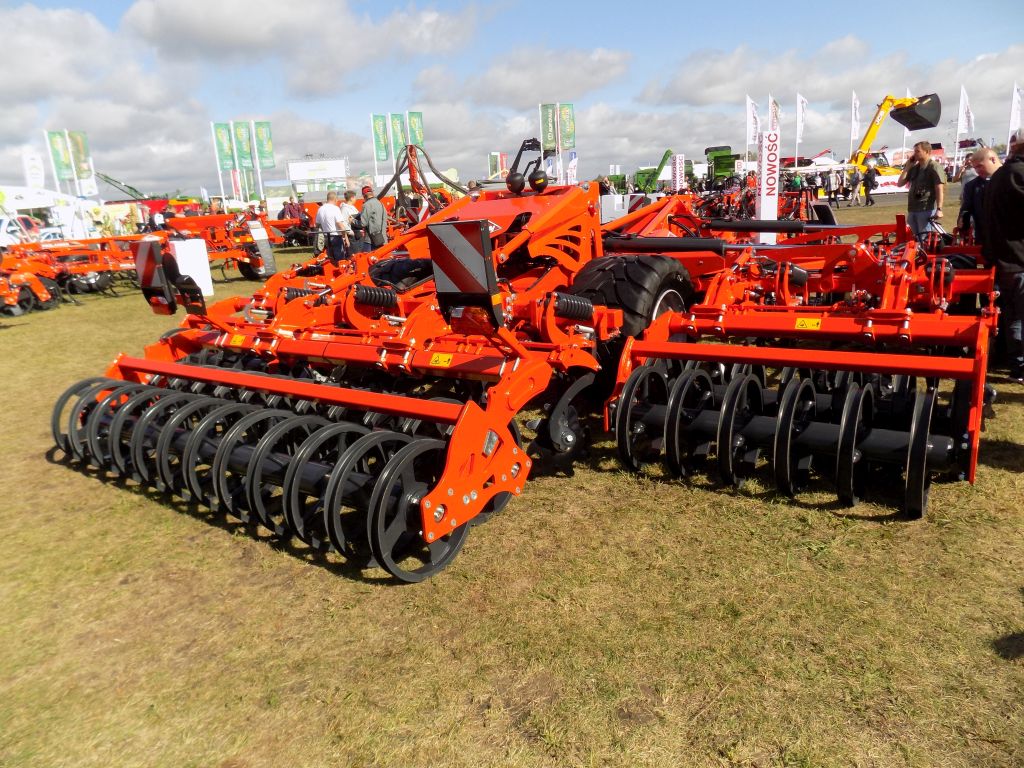 Kuhn Maszyny Rolnicze, Artur Szymczak, kuhn, Agro Show, zawieszany pług obracany, głębosz, pielnik, kultywator
