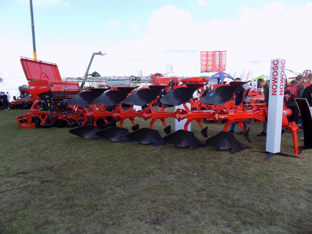 Kuhn Maszyny Rolnicze, Artur Szymczak, kuhn, Agro Show, zawieszany pług obracany, głębosz, pielnik, kultywator