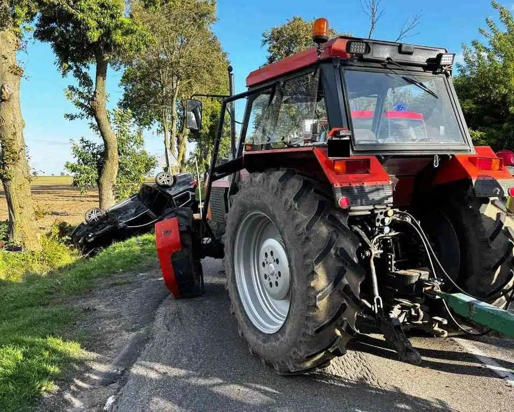 wypadek, zderzenie, auto, ciągnik
