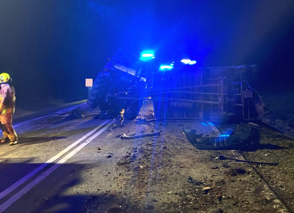 wypadek, ciągnik, rozrzutnik, auto, śmierć kierowcy
