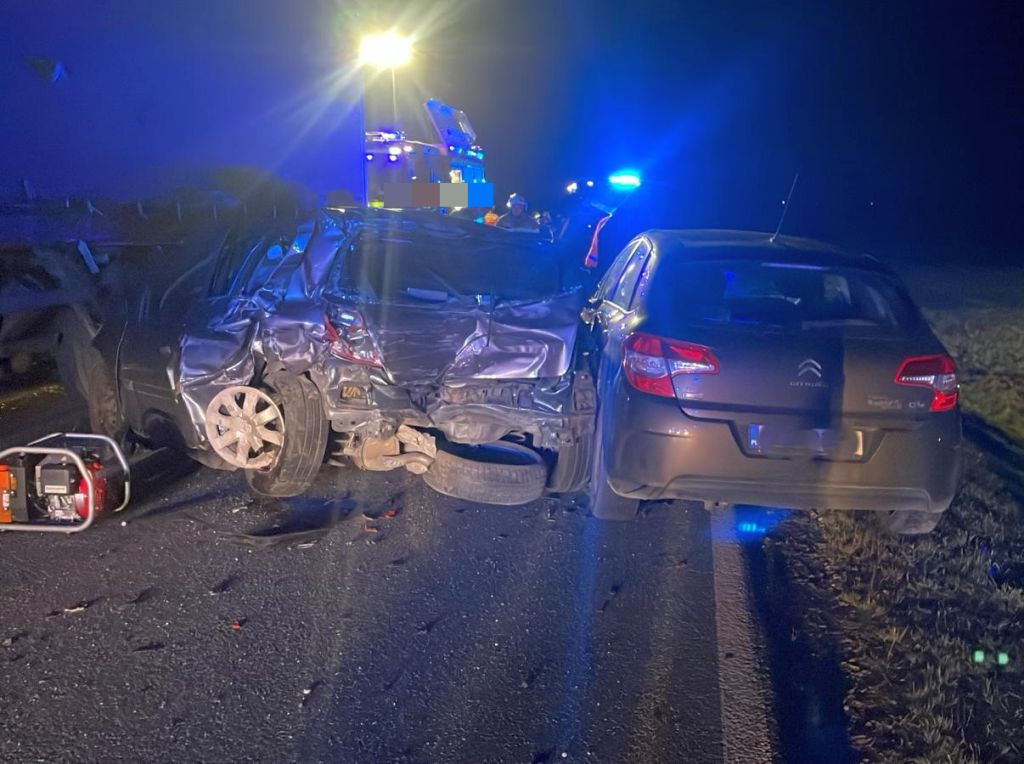 wypadek, ciągnik, rozrzutnik, auto, śmierć kierowcy