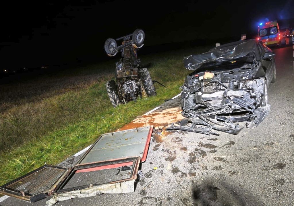 zderzenie, auto, ciągnik, ranny traktorzysta