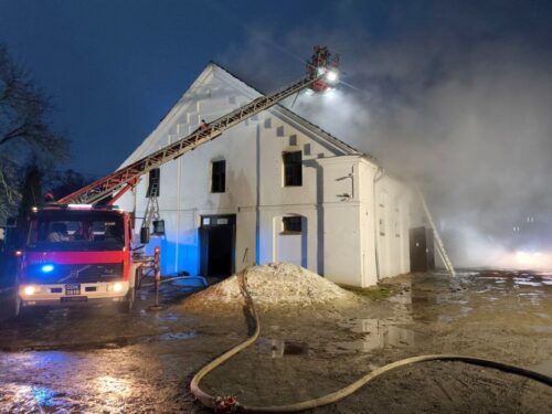 pożar, stadnina koni, stajnia, konie