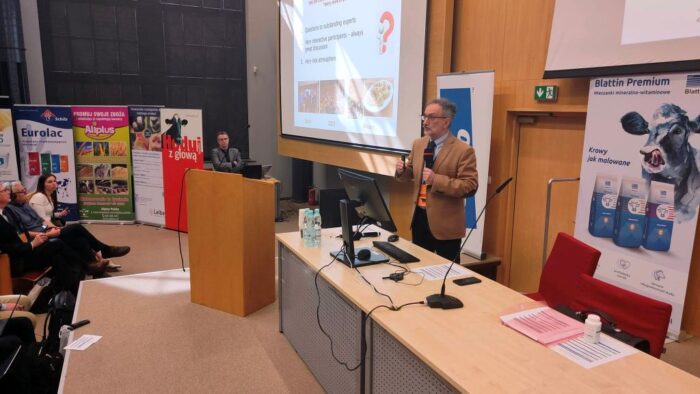 Krowa mleczna w pytaniach, krowy mleczne, żywienie bydła, smartfarming, AI w hodowli bydła, dobrostan krów